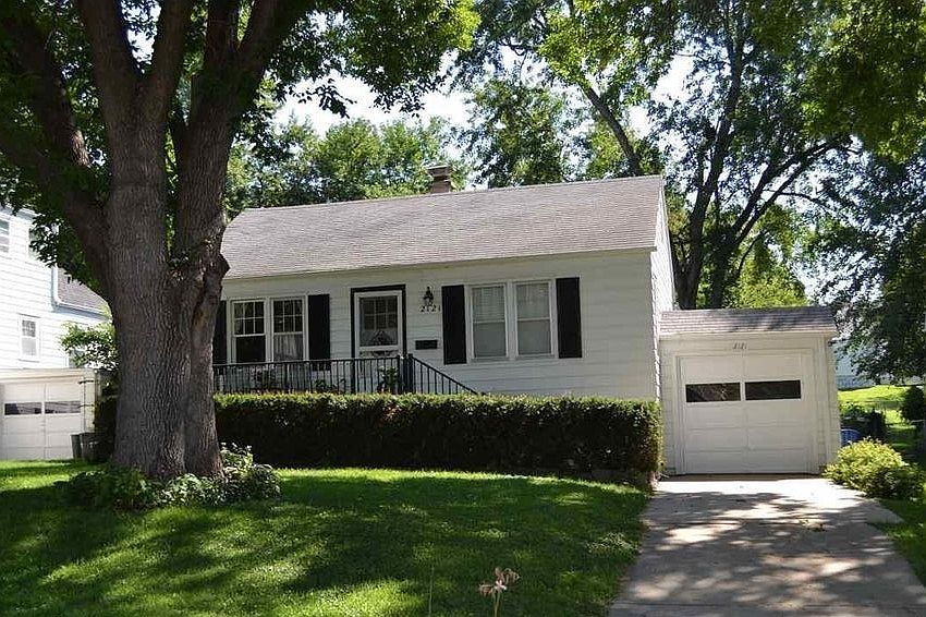 1st image of 2121 S 62nd St