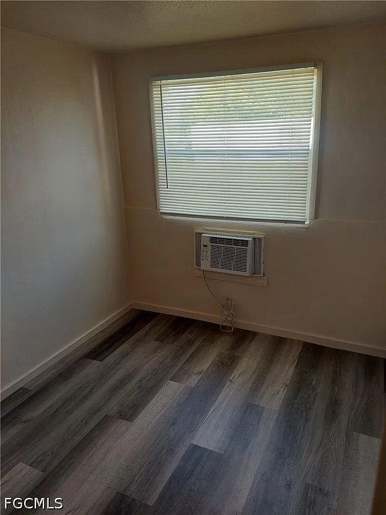 2 bed, 1.0 bath, 800 sqft, $795 — Photo 2