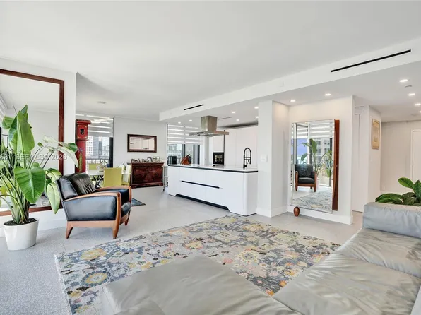 520 Brickell Key Dr APT A1015, Miami, FL 33131