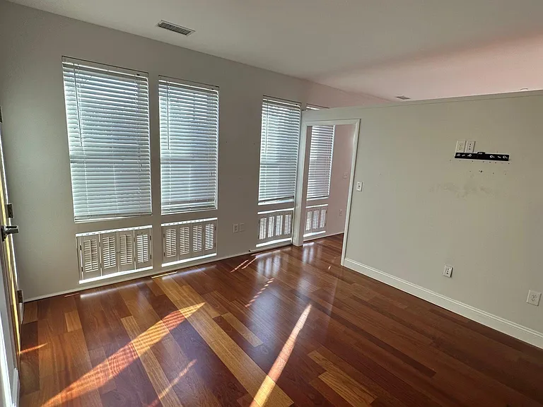 10 Ocean Ave #101 — Photo 18