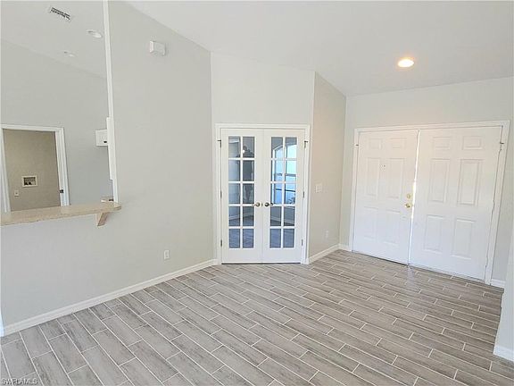 5th image of 675 Woodcrest Dr