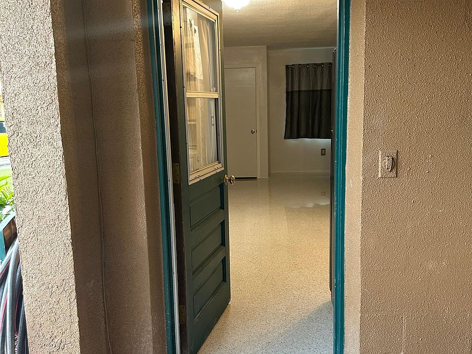 Entrance to kitchen