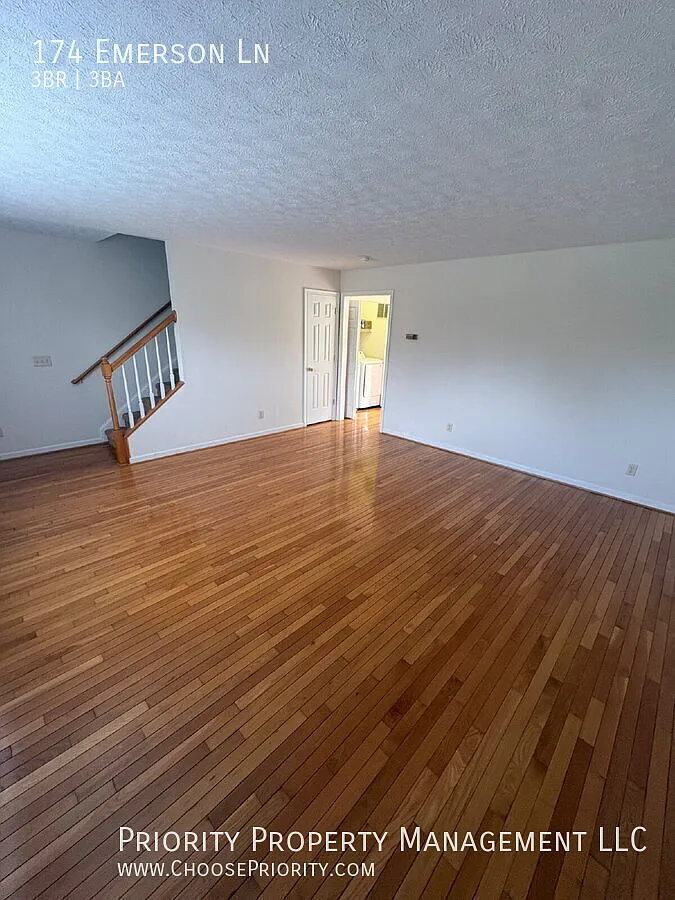 "3-Bedroom Townhouse Retreat in Harrisonburg - Spacious 1320 Sq Ft with 2.5 Baths!" — Photo 3
