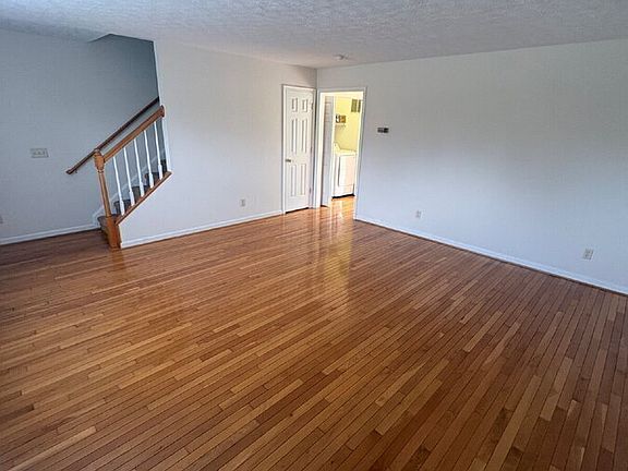 3rd image of 174 Emerson Ln