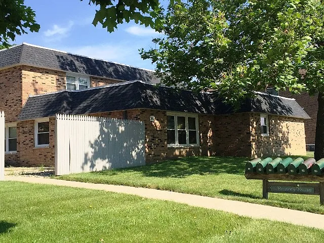 203 S Regency Dr #2A — Photo 1