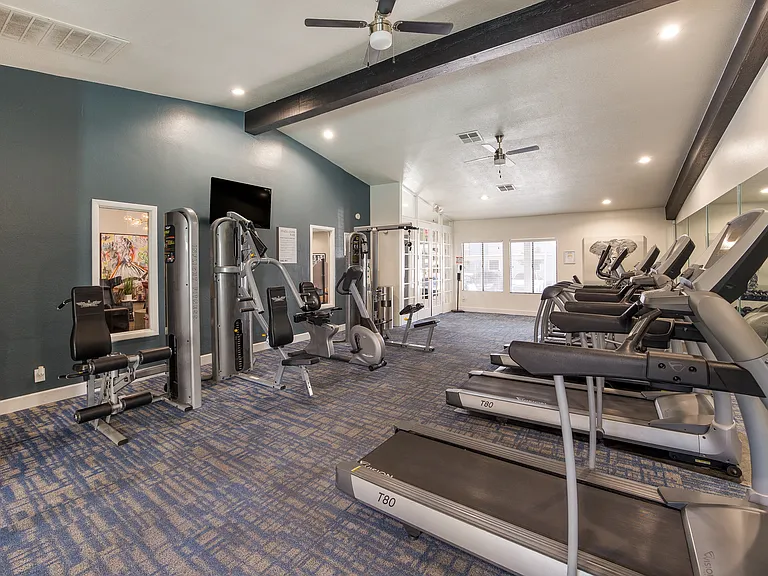 2900 Lux Apartment Homes — Photo 15