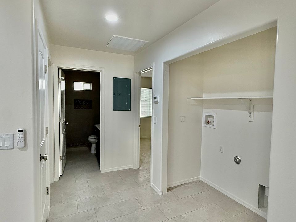 1st image of 418 Flor Ct #1