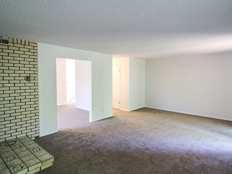 12315-12317 NE Fremont St — Photo 15