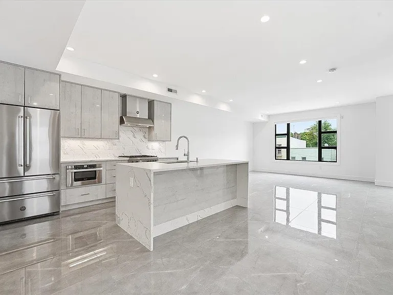 290 Griffith St #2 — Photo 11
