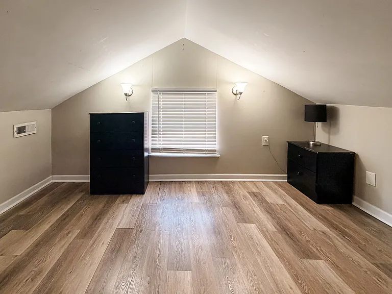 1718 Forest Ave — Photo 13