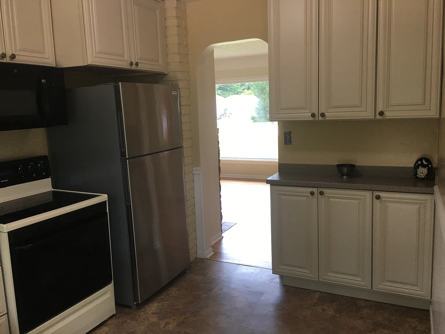 3 bed, 960 sqft, $1,700 — Photo 4