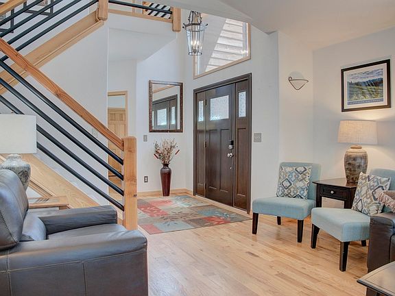 4th image of 28 Valley View Ln