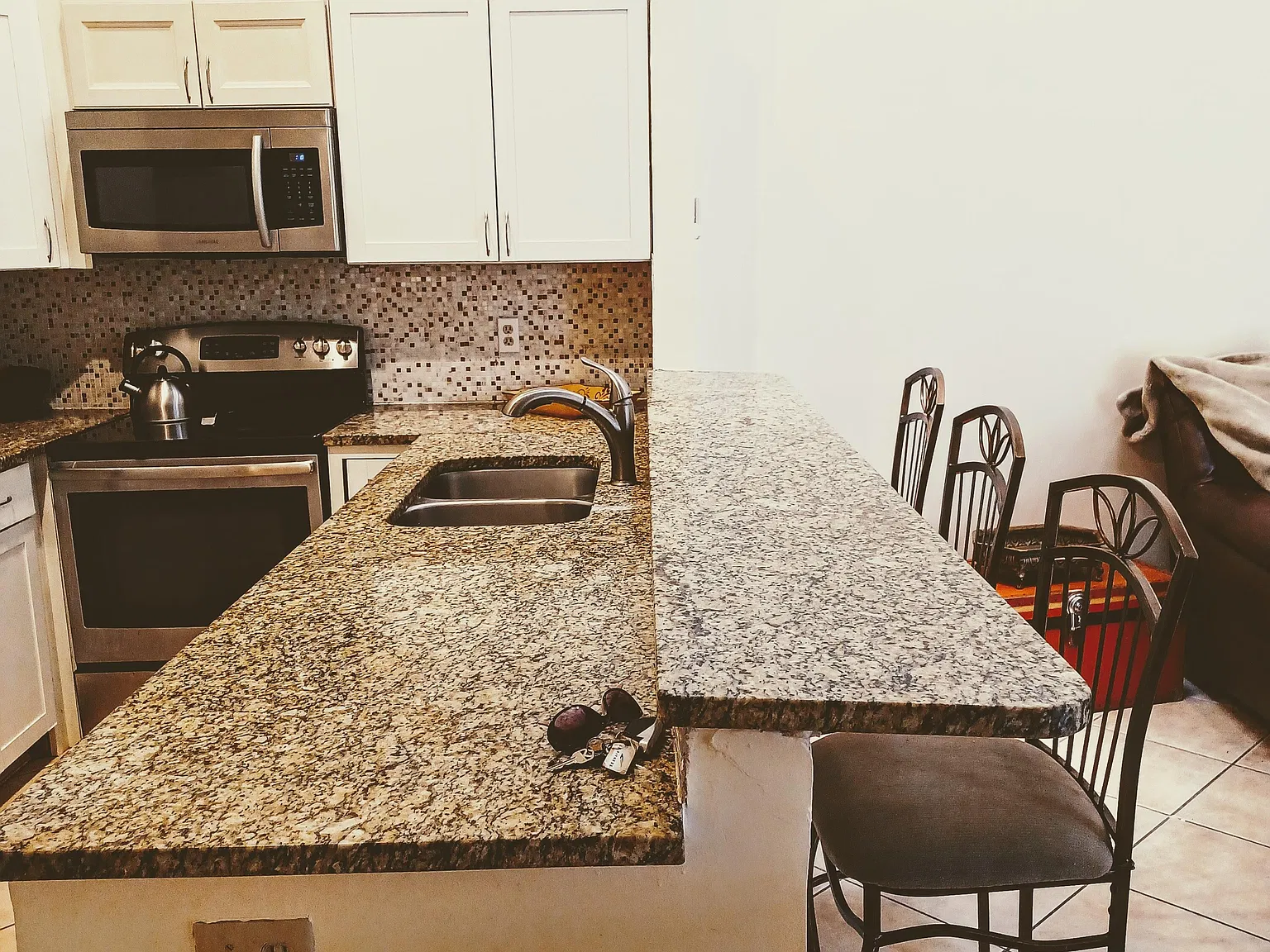 3 bed, 2.0 bath, 1292 sqft, $5,500 — Photo 3
