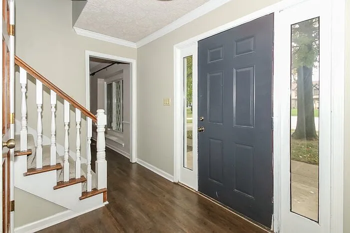 1537 Spruce Ct — Photo 2