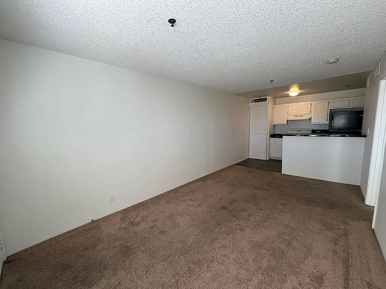 1381 E University Ave #304 — Photo 3