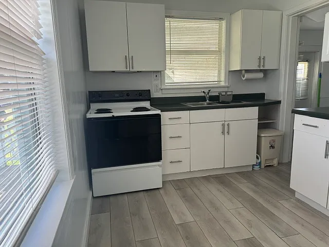 180 Harborview Dr — Photo 11