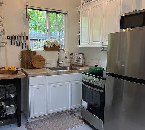 Kitchen with newer ( less than a year) appliances