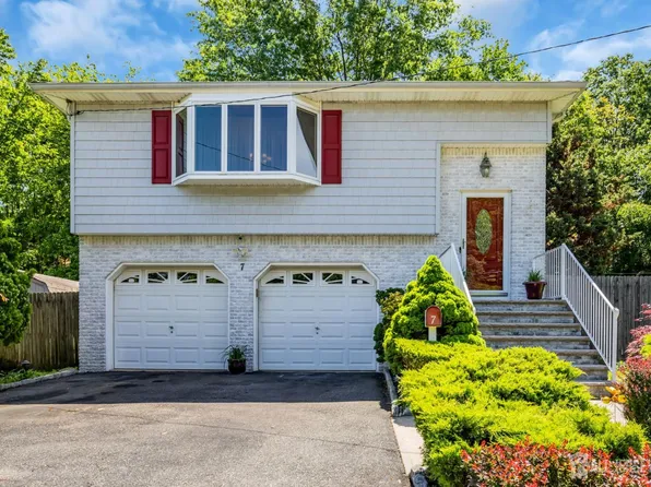 7 S Brook Dr, Milltown, NJ 08850
