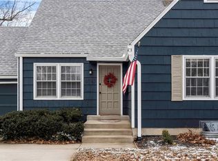 6743 Roe Ave, Prairie Village, KS 66208