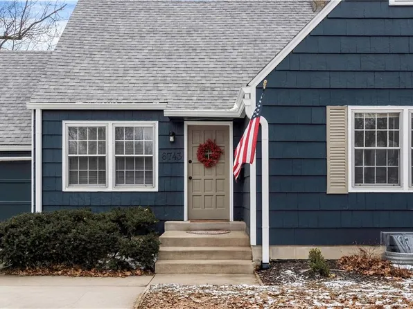 6743 Roe Ave, Prairie Village, KS 66208
