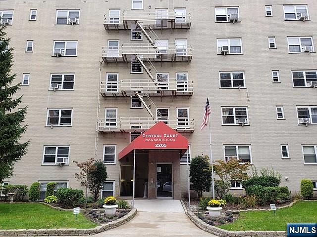 1st image of 2205 N Central Rd APT 5B