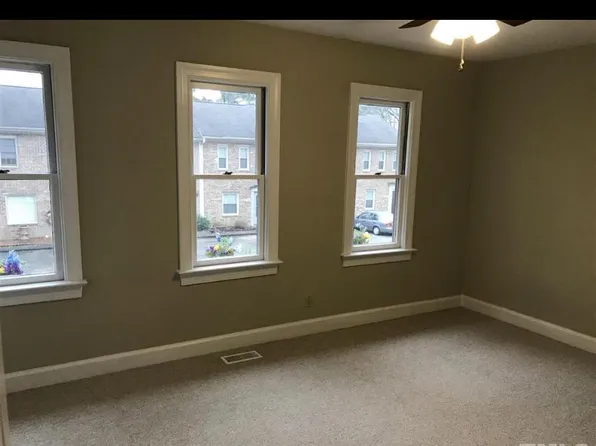 519 W Chisholm St, Sanford, NC 27330
