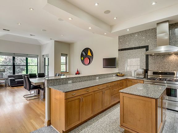 2nd image of 5041 S Dorchester Ave #Penthouse