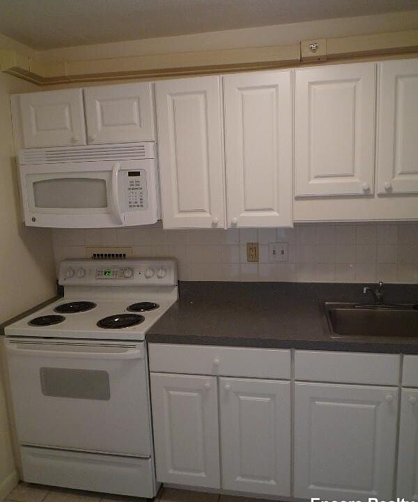 1st image of 15 Monmouth Ct #2M