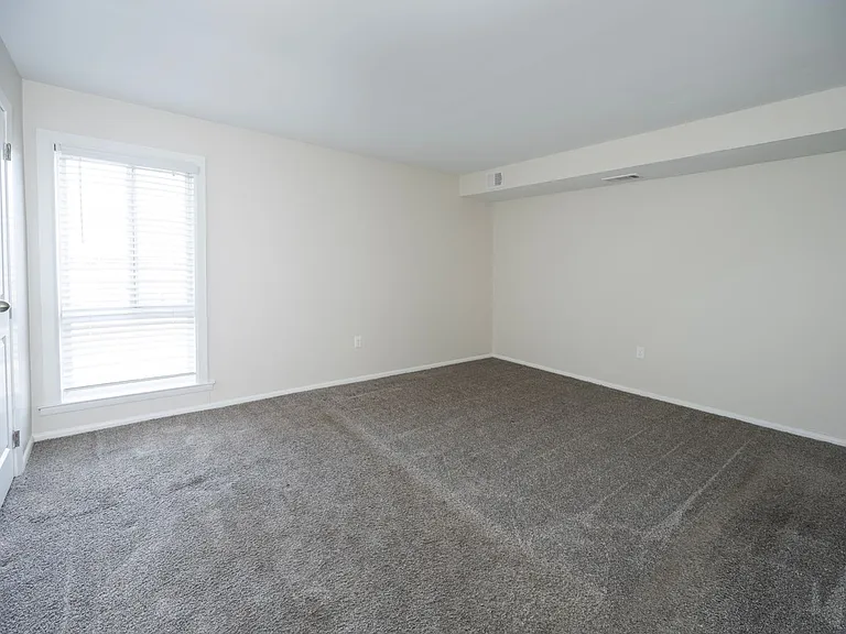 Tomlinson Court Apartments — Photo 33