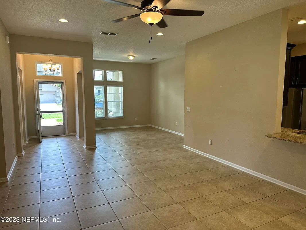 4 bed, 2.0 bath, 2071 sqft, $2,450 — Photo 3