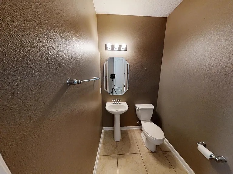 15695 Lexington Park Blvd — Photo 16
