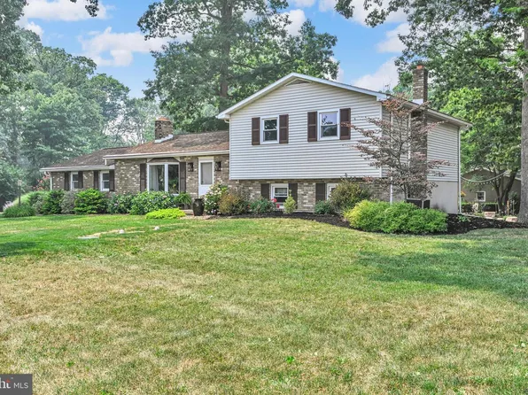 2 Shady Ln, Myerstown, PA 17067