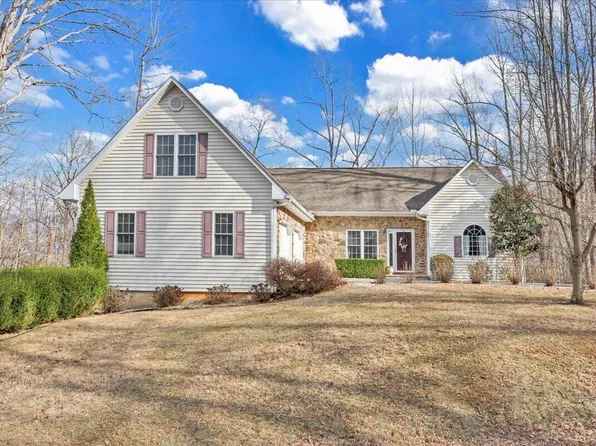 120 Lakecrest Dr, Hardy, VA 24101