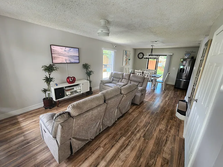 13701 Glasser Ave #1 — Photo 17