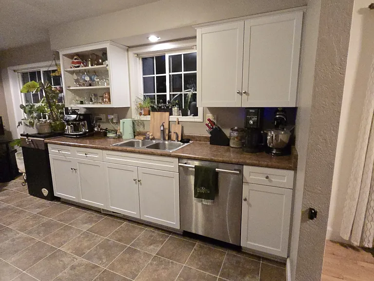 2116 Crestbrook Rd — Photo 4