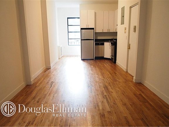 3rd image of 216 E 89th St APT 5E