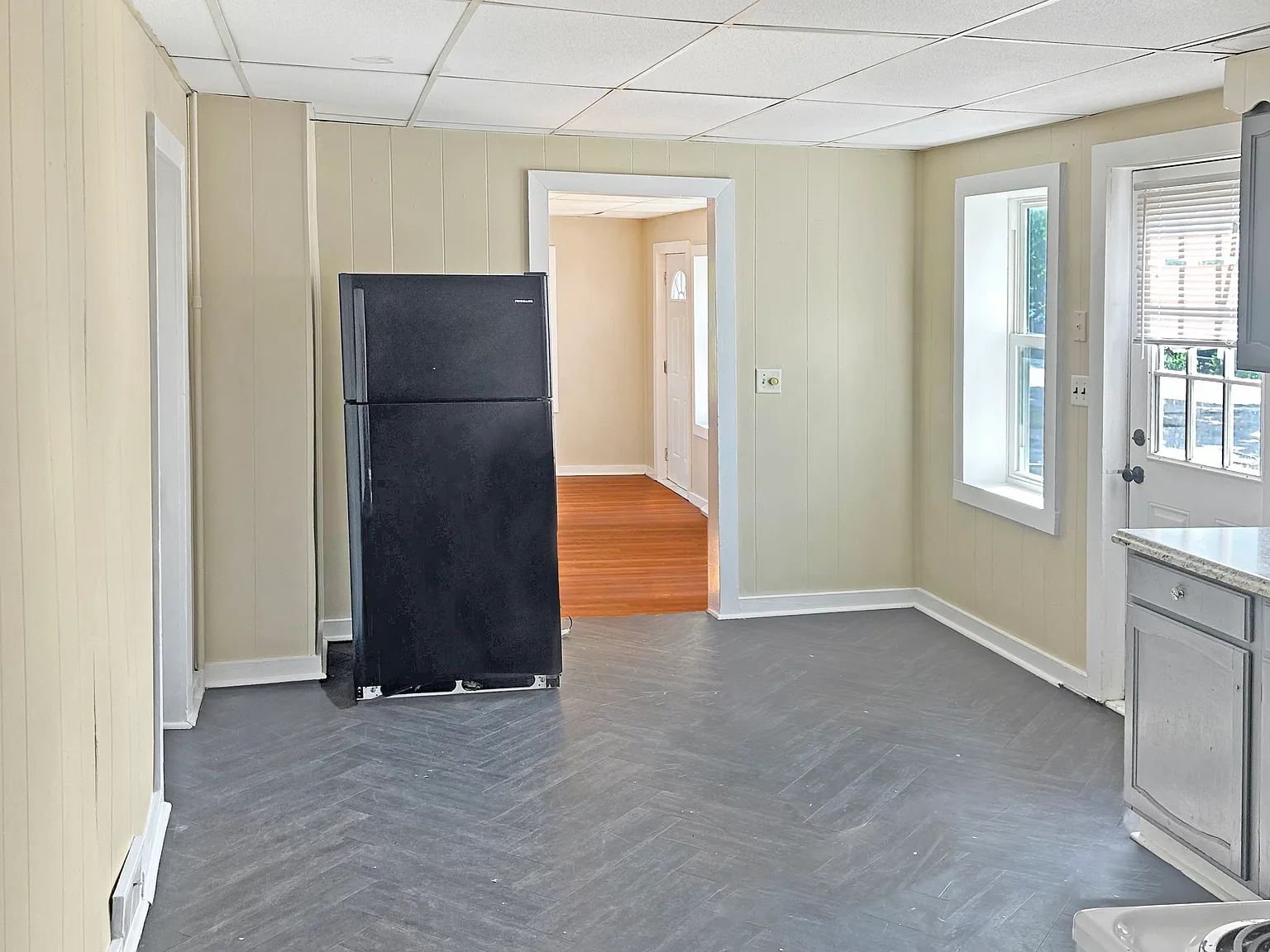 3 bed, 1078 sqft, $995 — Photo 2