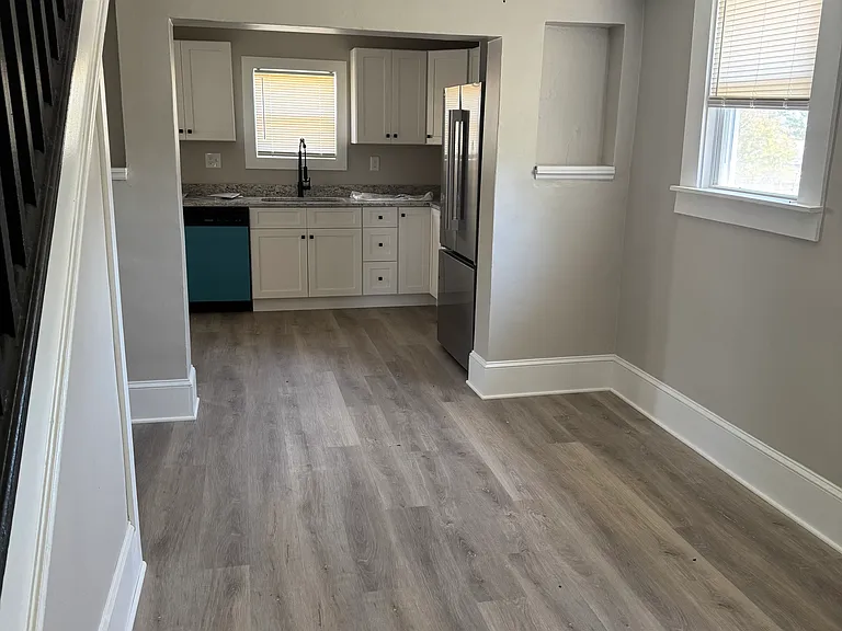 515 Mace Ave — Photo 2