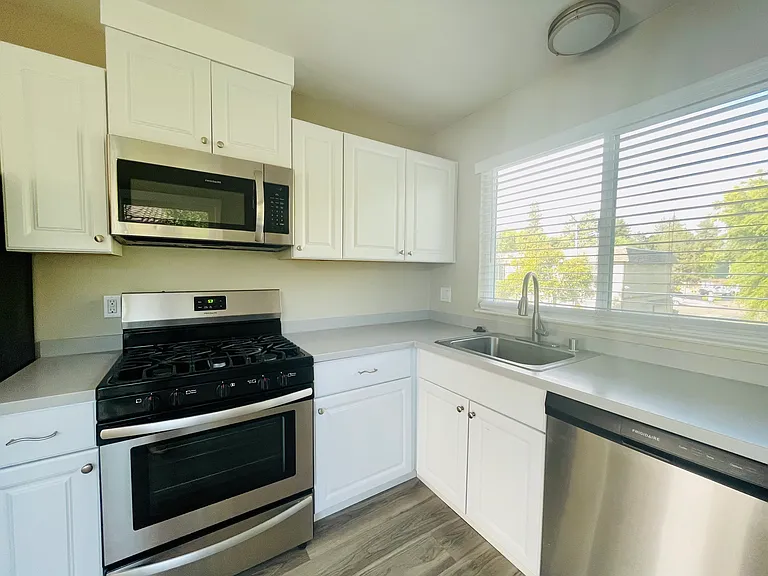3x1 - 950 SqFt -Kitchen