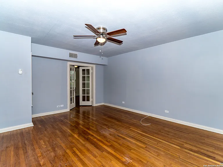 254 Cloverleaf Ave #2 — Photo 4