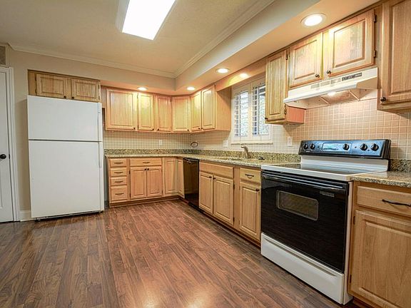 4th image of 9128 Candlewood Dr #2