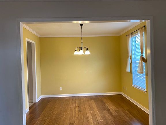 4th image of 2549 Twain Dr