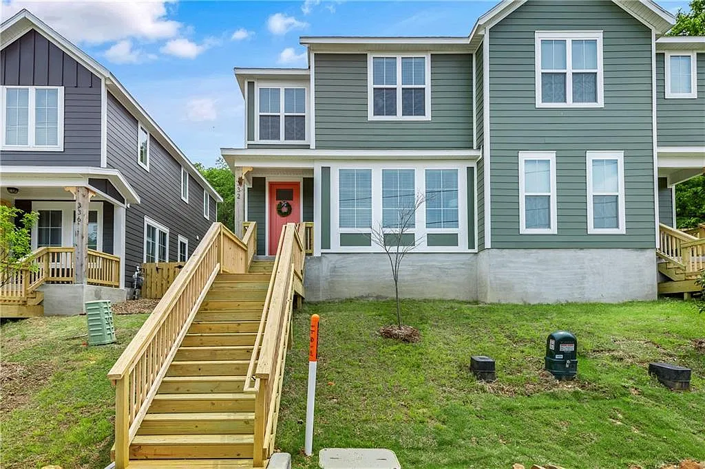 3 bed, 2.5 bath, 1740 sqft, $3,200 — Photo 1