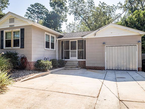 3rd image of 2005 W Randolph Cir