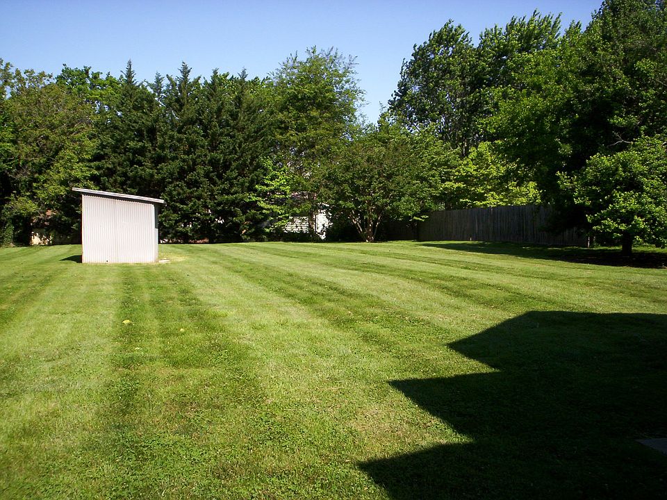 2nd image of 117 Morven Park Rd NW