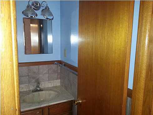 2nd image of 1911 Arlington St