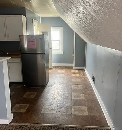 3rd image of 3-1041 Beech Ave