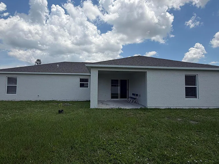 581 NW Goldcoast Ave — Photo 17