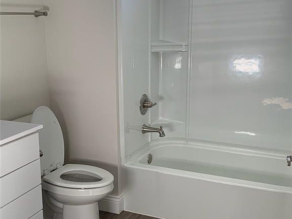 5th image of 10005 Harris Dr
