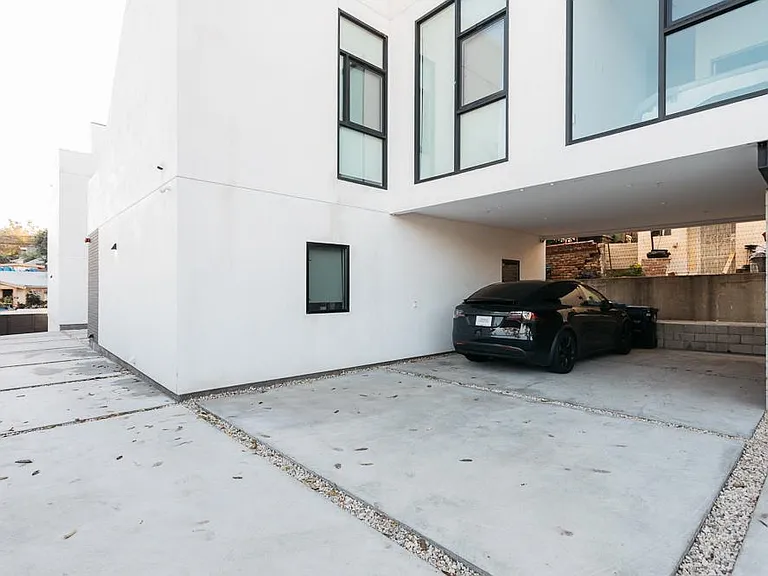 2121 Scott Ave — Photo 14